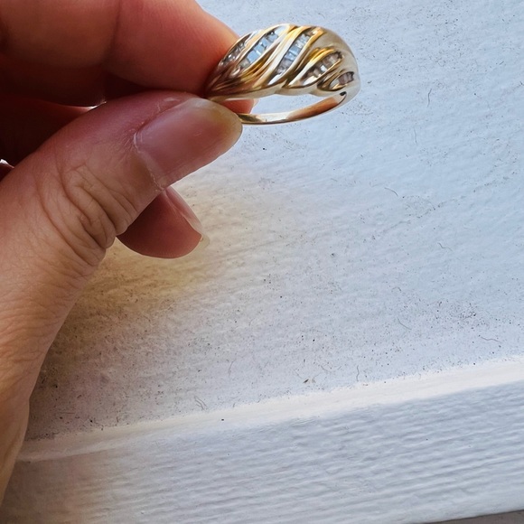 Vintage 10K Solid Yellow Gold Baguette Diamond Ring – Size 6.5, 3g - Picture 2 of 5